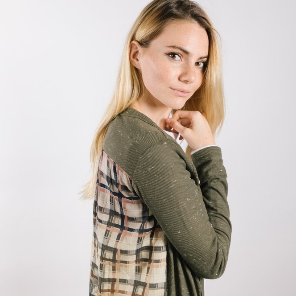 Fall In Love Cardigan in S (2-4) and M (6-8)